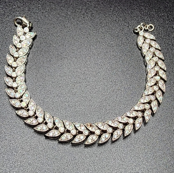 Elegant Italian Silver Leaf Bracelet - Picture 5 of 5